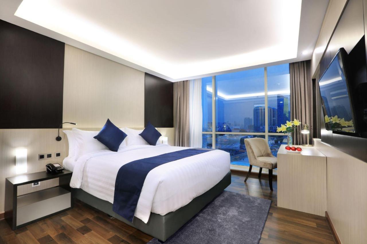 Aston Kartika Grogol Hotel & Conference Center Jakarta Exterior foto